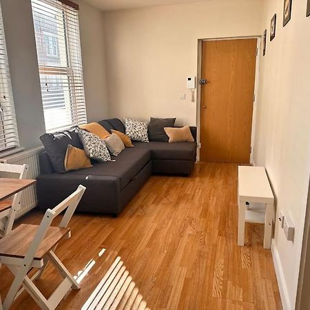 2 Bedroom Apartment In Se13 London Kültér fotó
