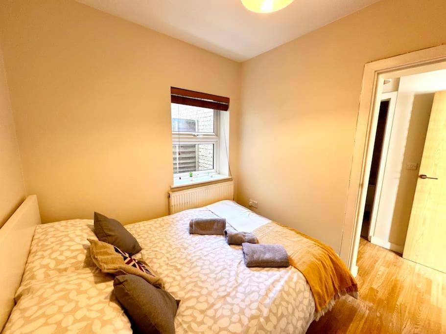 2 Bedroom Apartment In Se13 London Kültér fotó