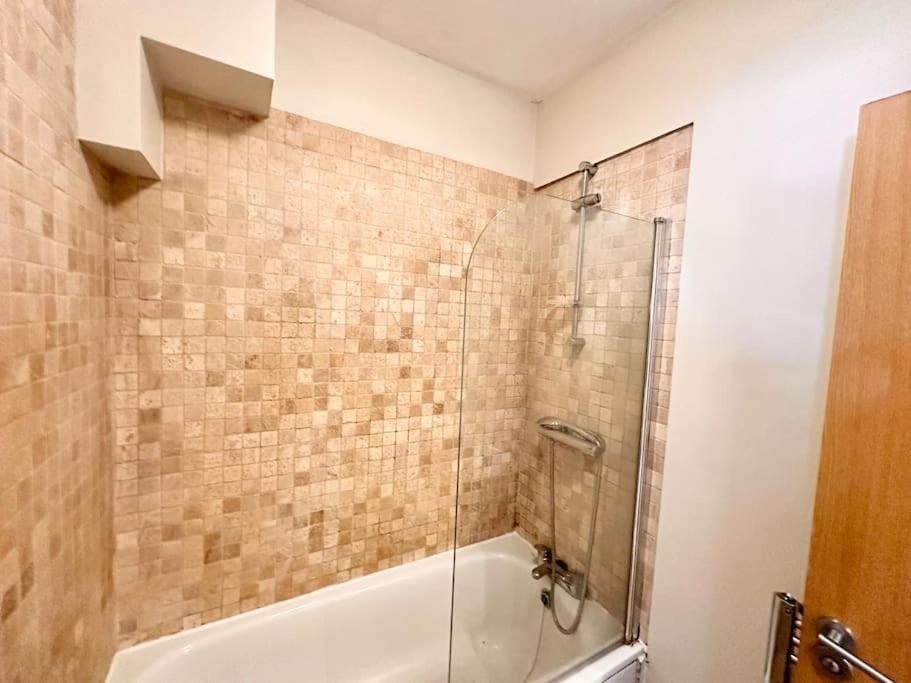 2 Bedroom Apartment In Se13 London Kültér fotó